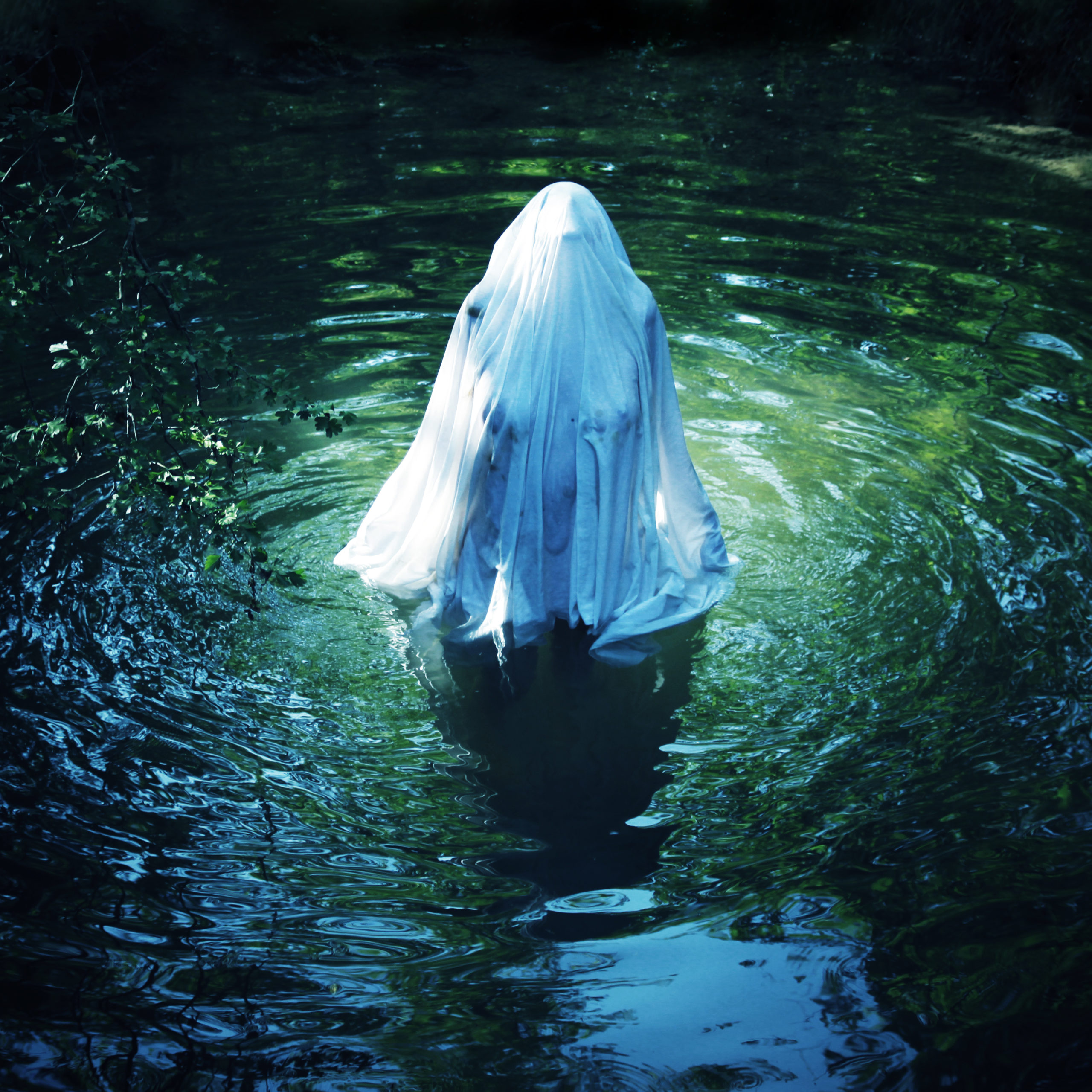 River ghost. In Absentia Christi Monumentum.